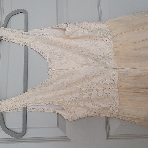 NWOT Lacy Beige Summer Dress with 100% Silk Skirt - Picture 7 of 8